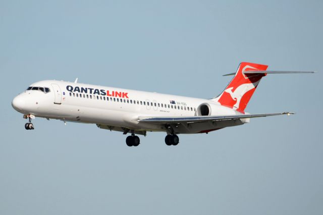 Boeing 717-200 (VH-YQS) - On short finals for runway 05. Wednesday, 21st May 2014.