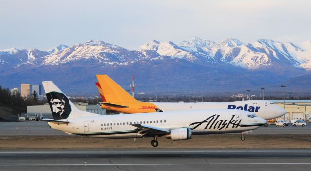 BOEING 737-400 (N764AS)