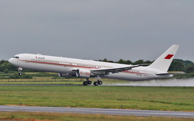 BOEING 767-400 (A9C-HMH) - bahrain royal flight b767-4fs(er) a9c-hmh dep shannon 10/6/16.