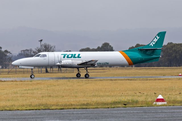 Fairchild Dornier SA-227DC Metro (VH-UZN) - Toll Aviation (VH-UZN) Fairchild SA227-DC Metro 23 at Wagga Wagga Airport.