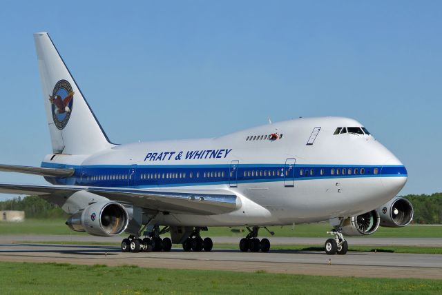 BOEING 747SP (C-FPAW)