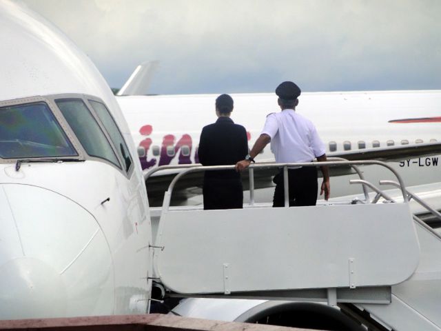 BOEING 767-300 (9Y-LGW)