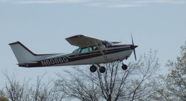 Cessna Skyhawk (N6086G) - Shortly after departure is this 1979 Cessna Skyhawk 172N in the Spring of 2021.