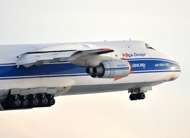 Antonov An-124 Ruslan —