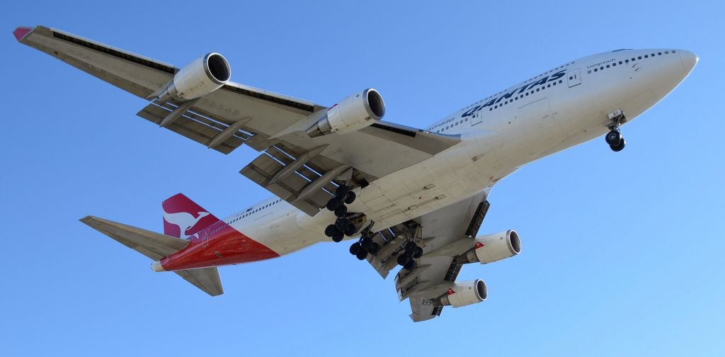 Boeing 747-400 (VH-OEI) - My first time seeing a Qantas aircraft in action and it was a complete thrill to be able to catch here on short final to 24R. Usually these fly in the evening or late at night so I was a little surprised when I saw this one through my viewfinder. 