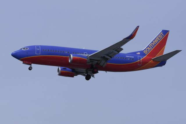 BOEING 737-300 (N604SW)