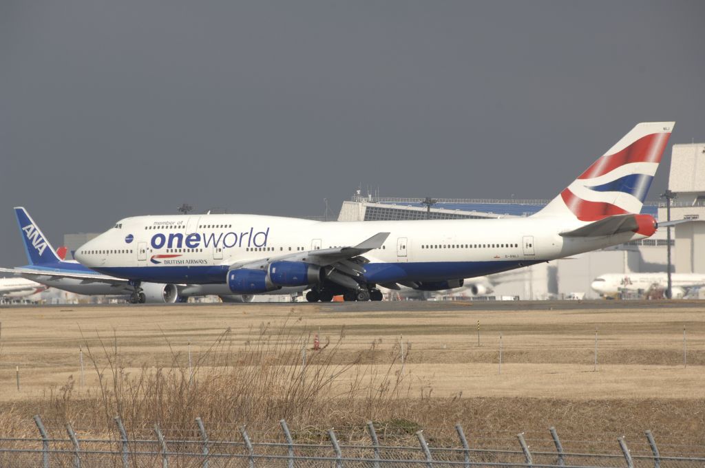 Boeing 747-400 (G-BNLI) - Departure at Narita Intl Airport 34L on 2009/12/31 One World c/s