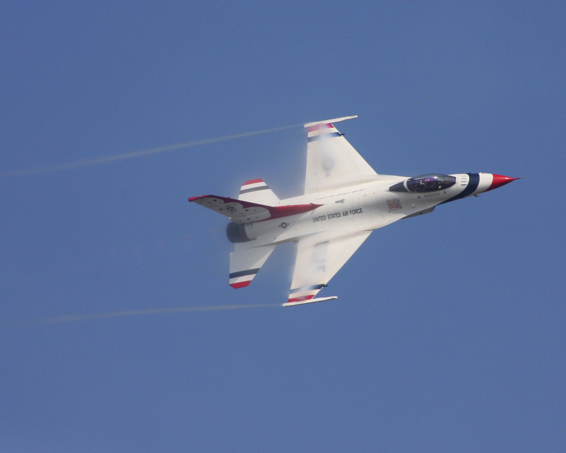 Lockheed F-16 Fighting Falcon —