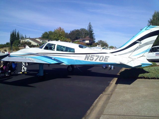 Cessna 310 (N570E)