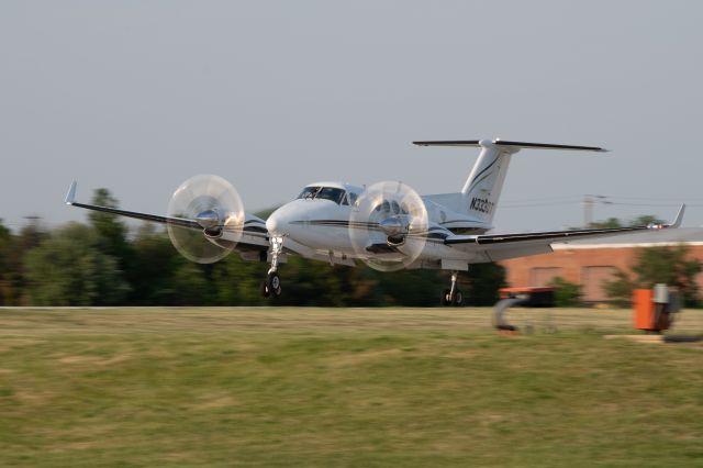 Beechcraft Super King Air 200 (N333QT) - Beechcraft Super King Air 200 N333QT arriving back home at Heritage Field (KPTW) during golden hour on 5/21/2021