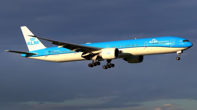 BOEING 777-300 (PH-BVN)