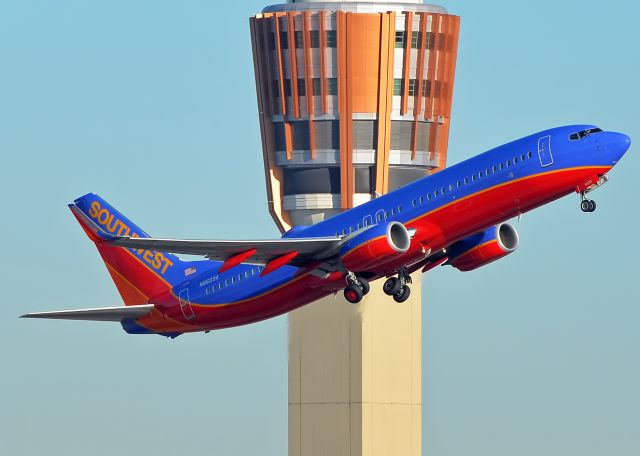 Boeing 737-800 (N8609A)