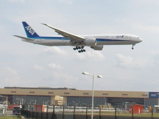 Boeing 777-200 (JA8197)