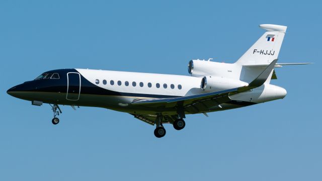 Dassault Falcon 900 (F-HJJJ) - F-HJJJ landing runway 25