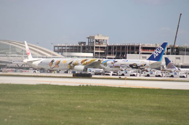 BOEING 777-300ER (JA784A)