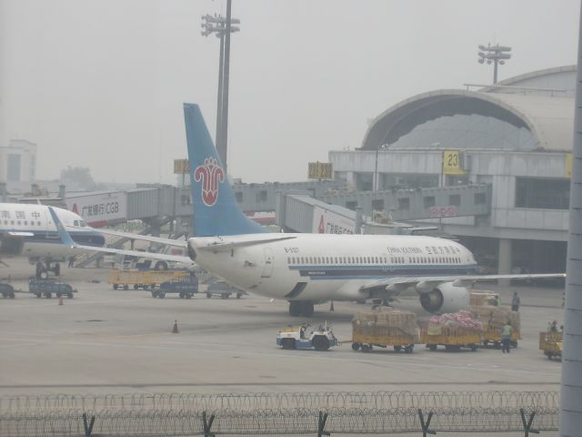 Boeing 737-700 (B-5127) - Amateur Photography at Beijing Airport