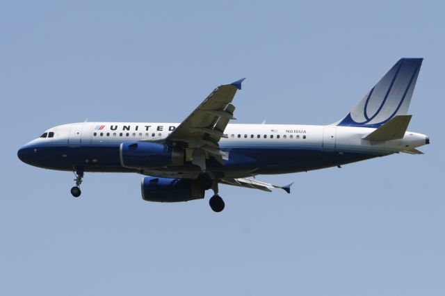 Airbus A319 (N818UA) - May 31, 2012 - arrived Washington Dulles