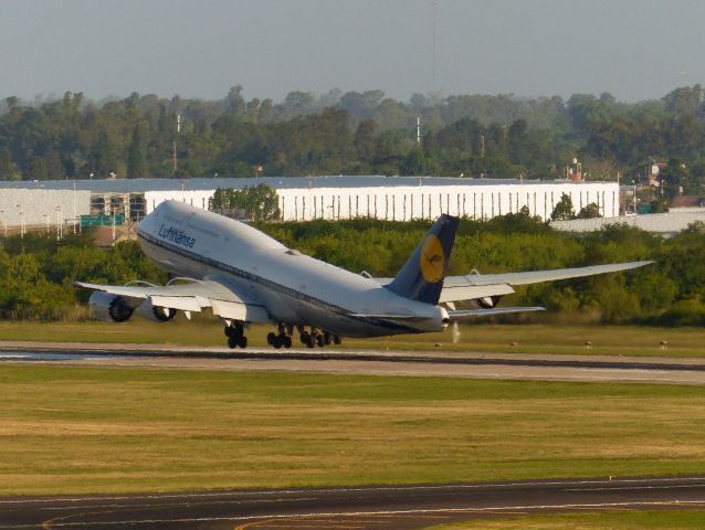 BOEING 747-8 (D-ABYT)