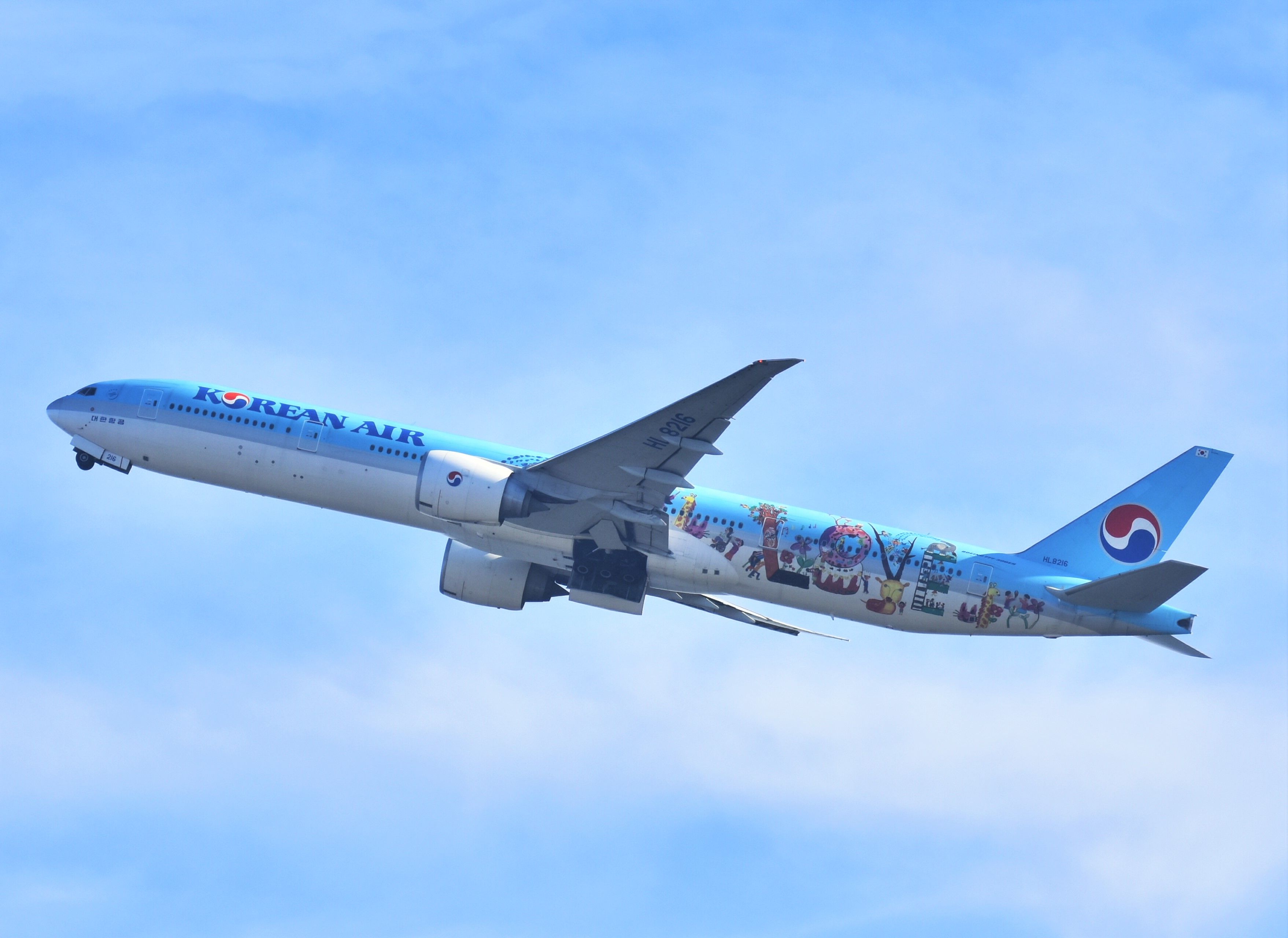 BOEING 777-300ER (HL8216)