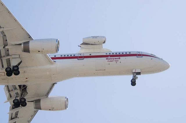 Boeing 757-200 (N757HW) - Honeywell engine testbed