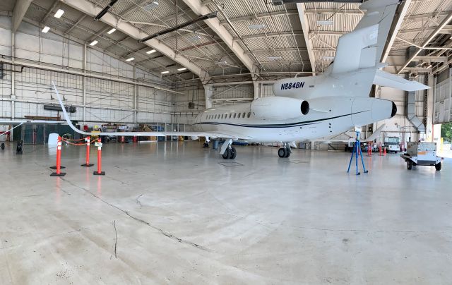 Dassault Falcon 900 (N884BN)