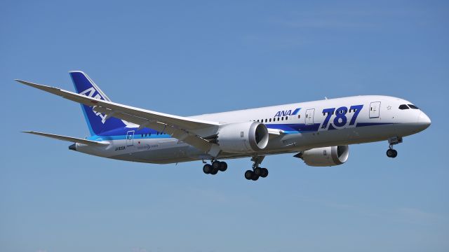 Boeing 787-8 (JA823A) - BOE122 on final to Rwy 16R to complete a flight test on 8/8/13. (LN:120 cn 42246).