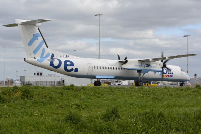 de Havilland Dash 8-400 (G-FLBA)