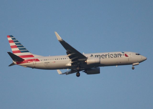 Boeing 737-800 (N301PA) - At DFW. 2016 Boeing 737-800