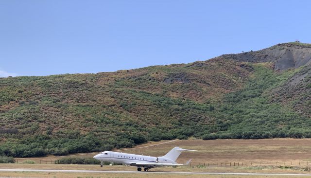 Bombardier Global 5000 (N793X) - Landing 15