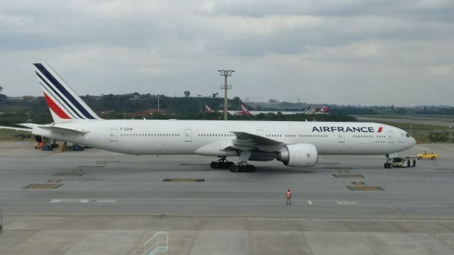 Boeing 777 (F-GSQF) - Sala de embarque em Guarulhos São Paulo Brasil