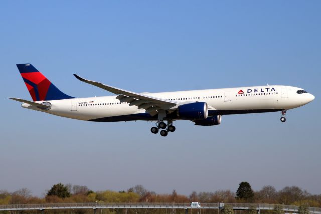 Airbus A330-900 (N421DX) - On short finals for rwy 09L on 4-Apr-23 operating flight DAL3 from KJFK.