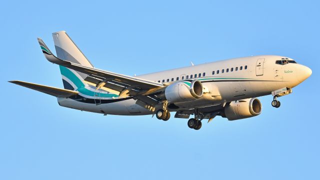 Boeing 737-500 (N732KA) - KaiserAir Boeing 737-500 (N732KA) arrives at KRDU Rwy 23R on 12/04/2019 at 4:31 pm.