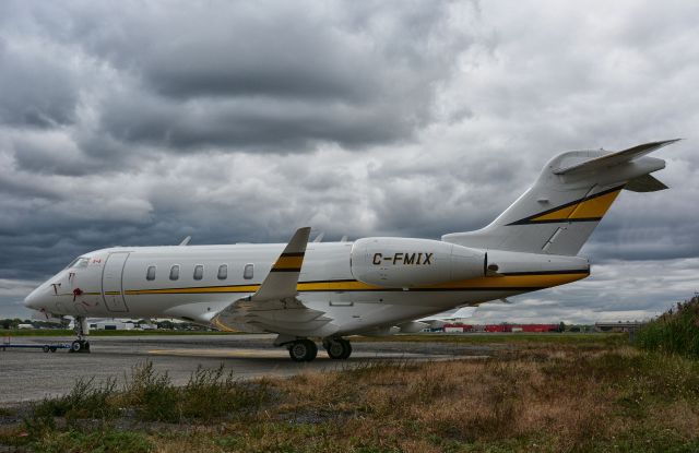 Canadair Challenger 350 (C-FMIX)