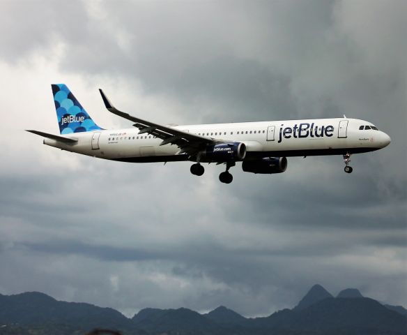 Airbus A321 (N952JB)