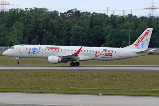 EMBRAER 195 (EC-LFZ)