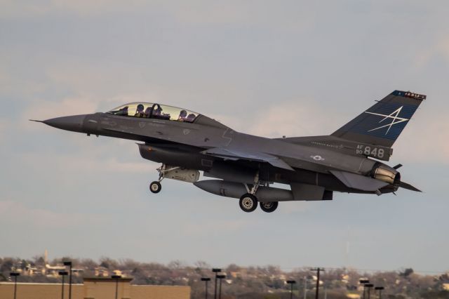 Lockheed F-16 Fighting Falcon —