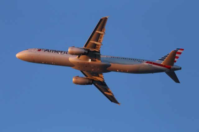 Airbus A321 (N919US)