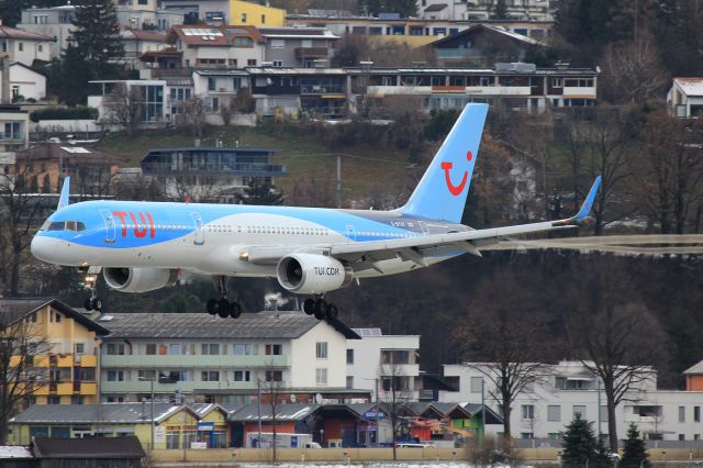 Boeing 757-200 (G-BYAY)