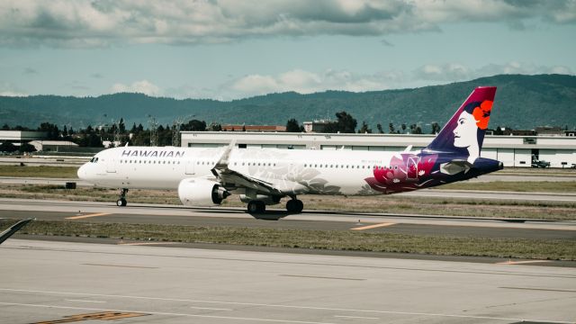 Airbus A321 (N215HA) - Photo taken by @planesthetics (instagram) of Hawaiian Airlines Airbus A321 taxiing for a takeoff.