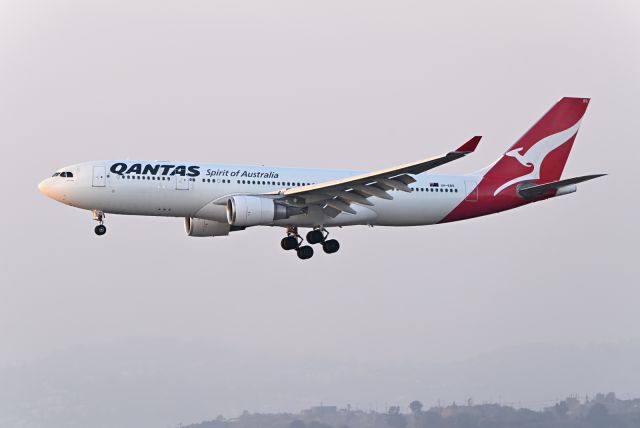 Airbus A330-200 (VH-EBS)