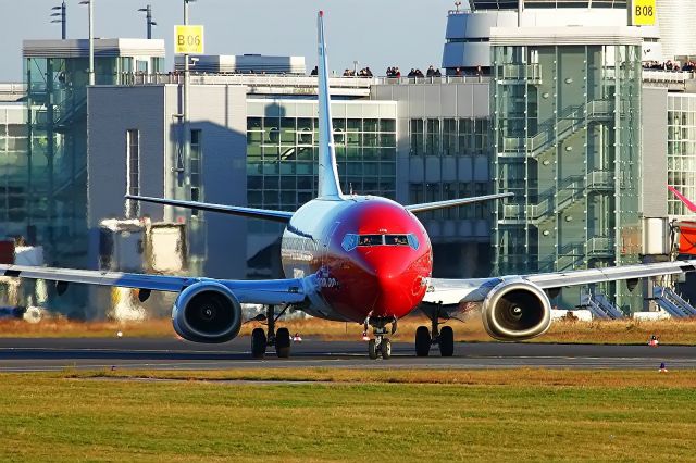 BOEING 737-300 (LN-KHB)