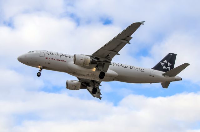 Airbus A320 (C-FDRK) - Air Canada A320 C-FDRK Star Alliance (2)