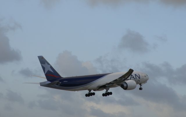 BOEING 777-200LR (N776LA)