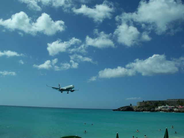 Boeing 757-200 (N206UW) - Landing at St. Maarten