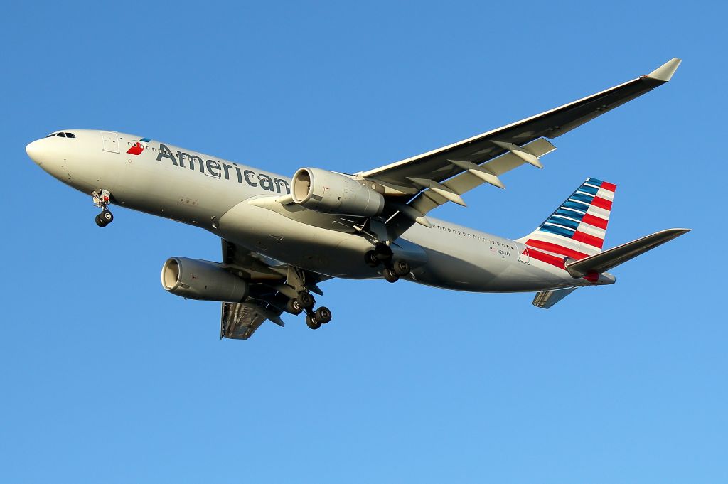 Airbus A330-200 (N284AY) - AA 790 arriving from Philadelphia
