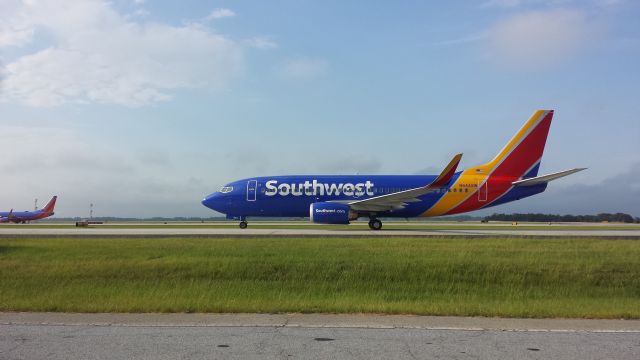 BOEING 737-300 (N644SW) - SOUTHWEST NEW LIVERY - TAKEN FROM THE SOUTH TERMINAL CELL PHONE WAITING LOT