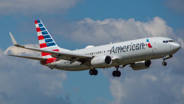 Boeing 737-800 (N301NW)