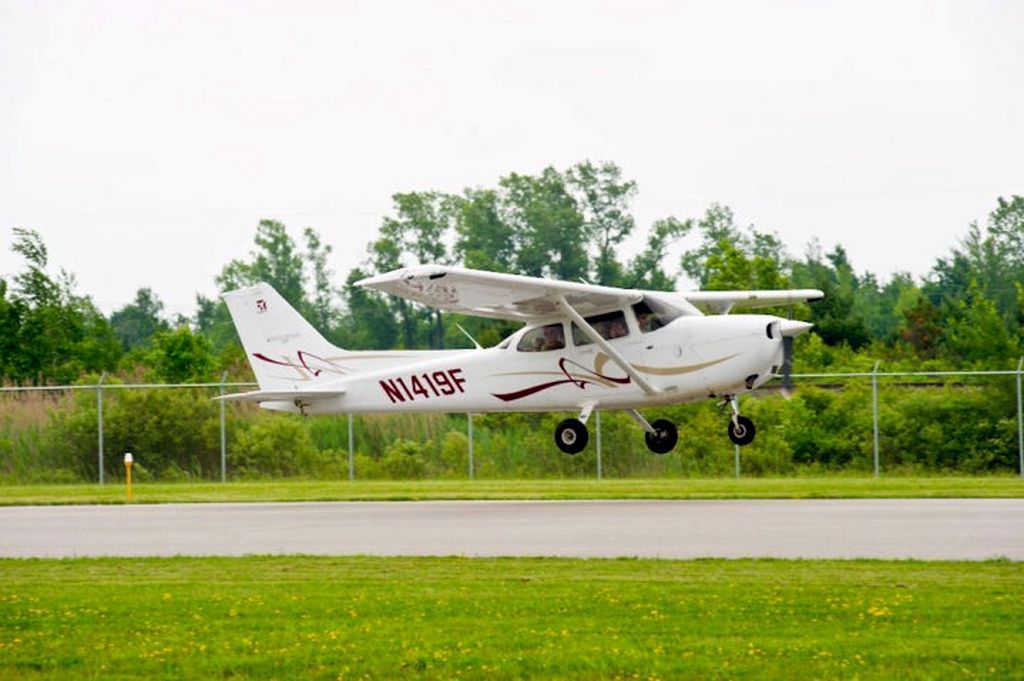 Cessna Skyhawk (N1419F)