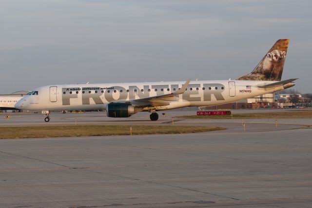 Embraer ERJ-190 (N174HQ)