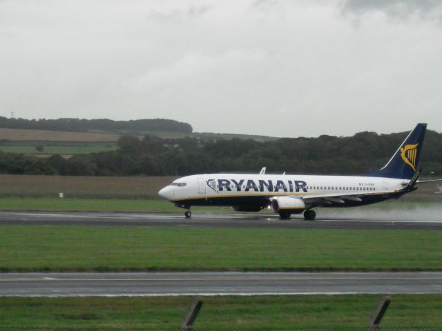 Boeing 737-800 (EI-DWE) - Taking off 31